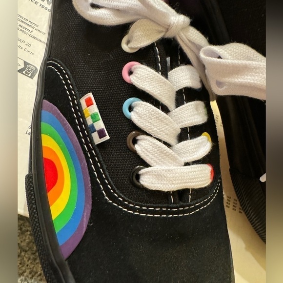 NWT 2023 VANS Skate Authentic 'Pride' Black sneaker with rainbow 🌈 M8 W9.5 - Picture 3 of 9